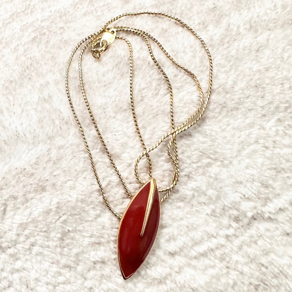 Vintage Trifari Red Enamel Marquise Pendant Gold Tone‎ Necklace Leaf Shape